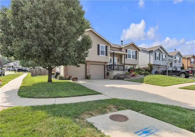 Photo 3 of Single family home for sale at 2210 Meadow Trl, Saint Joseph, MO 64503 | MLS# 2634653 | Listing updated on 2026-08-23