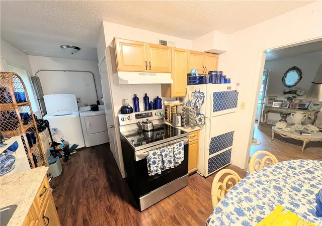 Listing Photo 5 - Condo for sale in building located at 9537 Harrison St, Kansas City, MO 64131