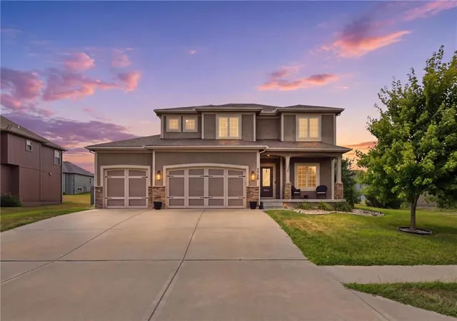 Photo 2 of Single family home for sale at 1729 Cambridge Cir, Kearney, MO 64060 | MLS# 2634657 | Listing updated on 2026-08-30