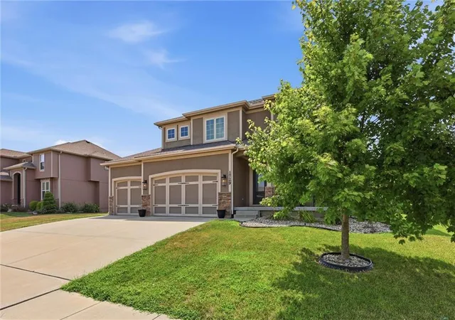 Photo 3 of Single family home for sale at 1729 Cambridge Cir, Kearney, MO 64060 | MLS# 2634657 | Listing updated on 2026-08-30