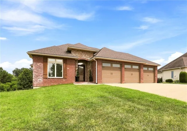 Photo 3 of Single family home for sale at 1227 Holland Sq, Warrensburg, MO 64093 | MLS# 2634658 | Listing updated on 2026-08-29