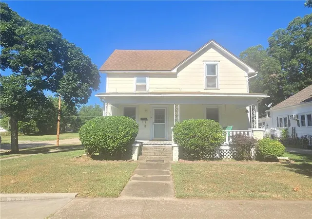Photo 1 of Single family home for sale at 1101 N Pennsylvania Ave, Independence, KS 67301 | MLS# 2634659 | Listing updated on 2026-08-31
