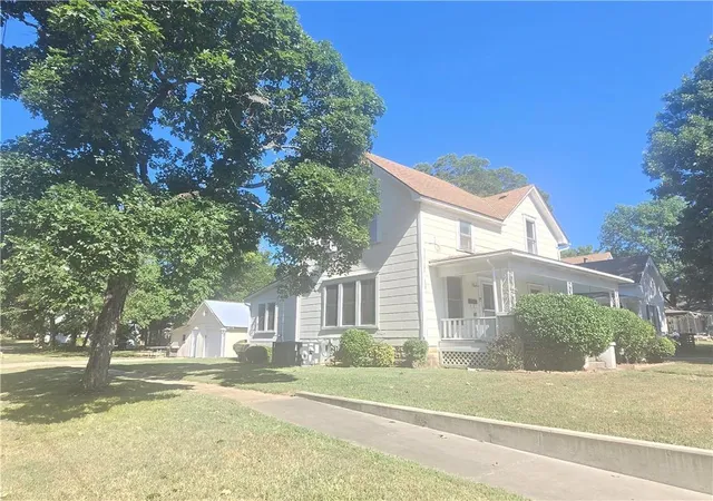 Photo 3 of Single family home for sale at 1101 N Pennsylvania Ave, Independence, KS 67301 | MLS# 2634659 | Listing updated on 2026-08-31
