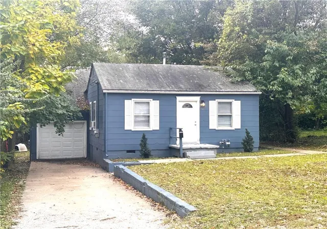 Single family home for sale at 11219 E 24th Street, Independence, MO 64052 | MLS# 2634662