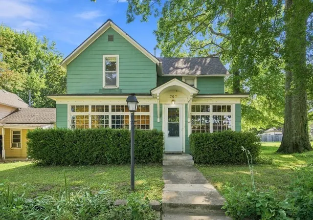 2nd image of 707 Liberty St, Oskaloosa, KS 66066 | MLS# 2634663