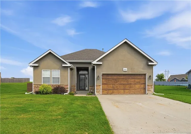 1st image of 16906 Tucker Ct, Basehor, KS 66007 | MLS# 2634664