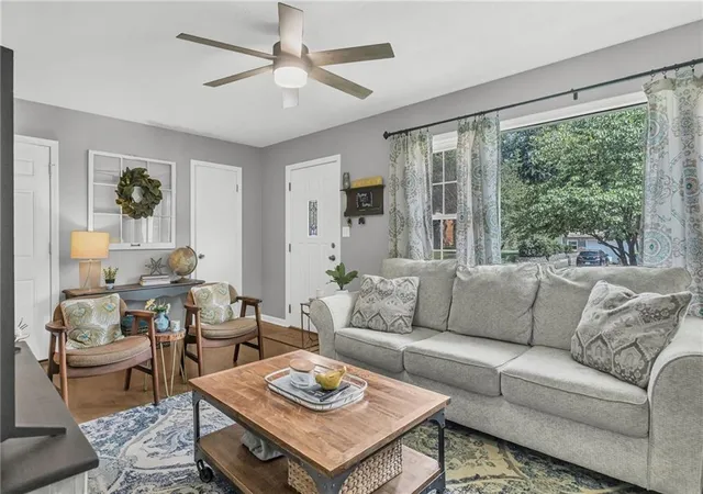 Photo 3 of Sale Pending at 4617 NE 47th Street, Kansas City, MO 64117 | MLS# 2634667 | Listing updated on 2026-08-27