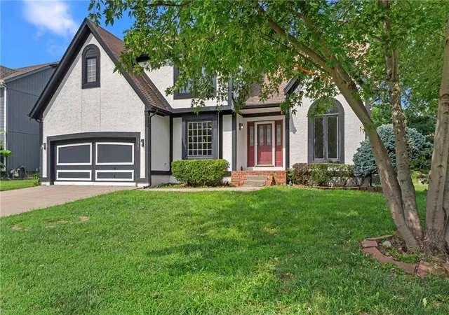 2nd image of 1361 S Hunter Dr, Olathe, KS 66062 | MLS# 2634668