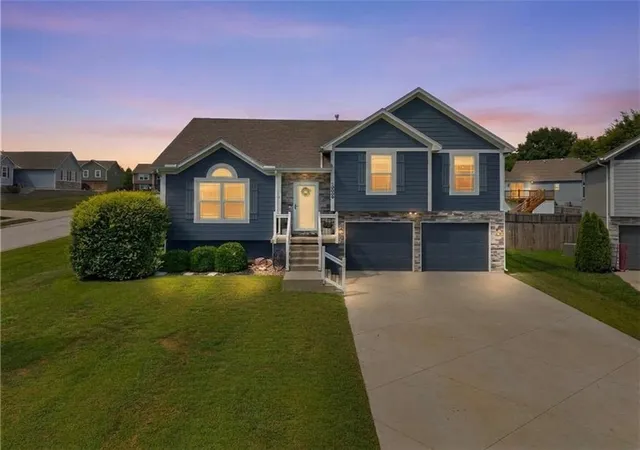 2nd image of 10006 E 212th St, Peculiar, MO 64078 | MLS# 2634673