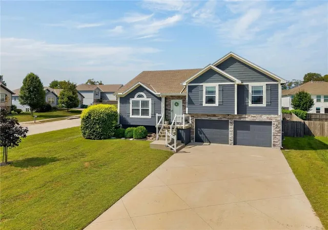 4th image of 10006 E 212Th St, Peculiar, MO 64078 | MLS# 2634673