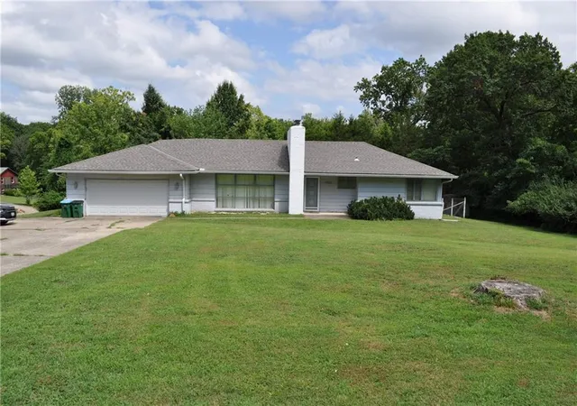 1st image of 7515 Nw Lake Rd, Kansas City, MO 64151 | MLS# 2634677