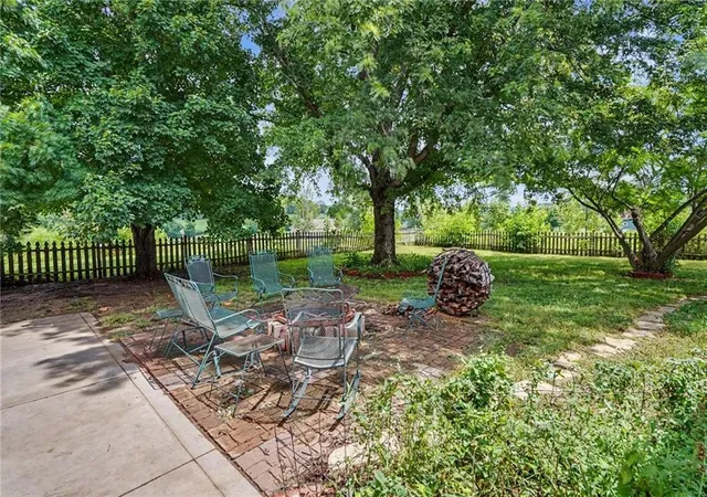 4th image of 18329 Northwind Dr, Lawrence, KS 66044 | MLS# 2634680