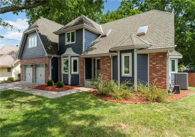 Photo 2 of Sale Pending at 4401 Ne Hoit Dr, Lees Summit, MO 64064 | MLS# 2634681 | Listing updated on 2026-09-08