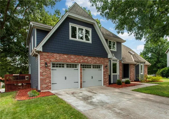 Photo 3 of Sale Pending at 4401 Ne Hoit Dr, Lees Summit, MO 64064 | MLS# 2634681 | Listing updated on 2026-09-08