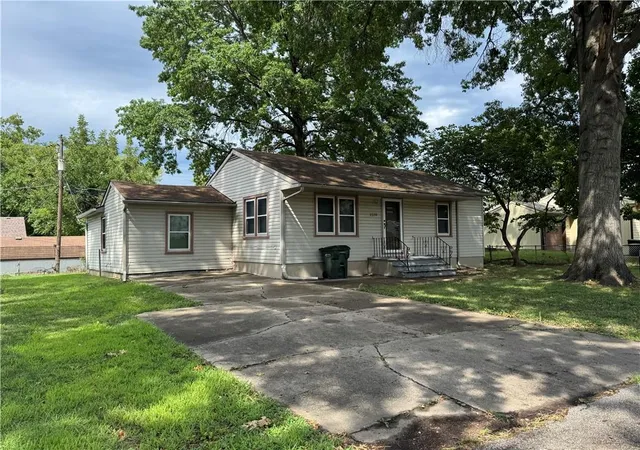 1st image of 1510 Hope St, Leavenworth, KS 66048 | MLS# 2634684