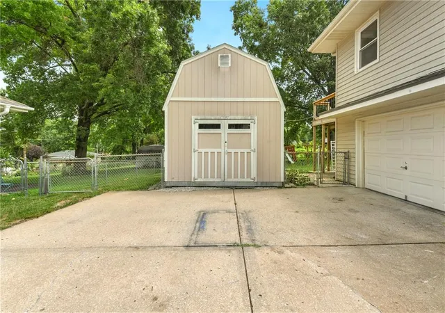 36th image of 1425 Western St, Leavenworth, KS 66048 | MLS# 2634685