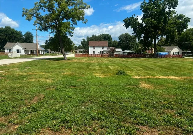 2nd image of 201 W Brasfield St, Smithville, MO 64089 | MLS# 2634694