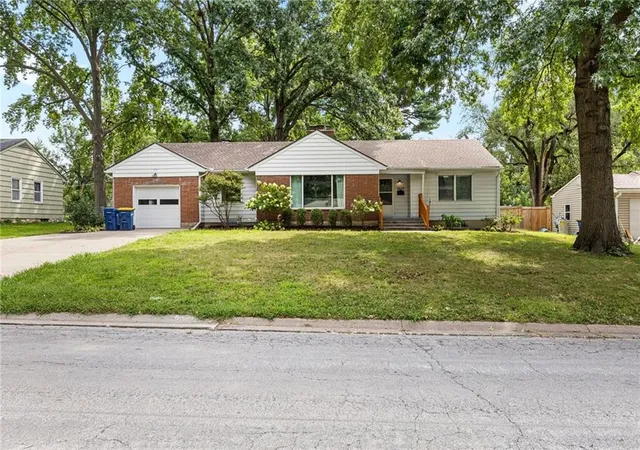 1st image of 5627 Russell St, Mission, KS 66202 | MLS# 2634704