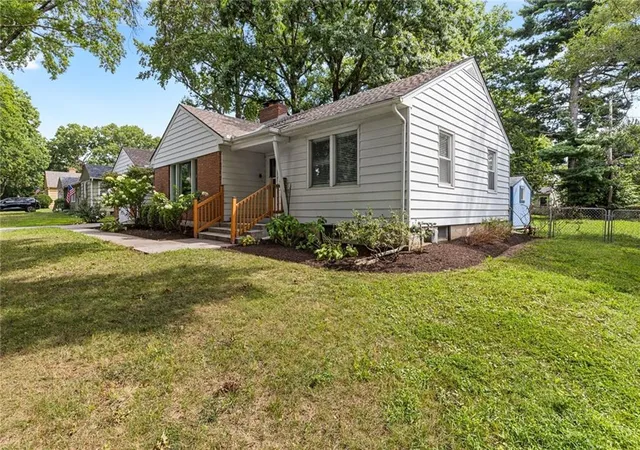 4th image of 5627 Russell St, Mission, KS 66202 | MLS# 2634704