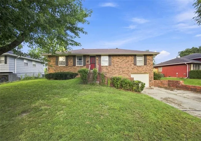 Photo 2 of Single family home for sale at 207 Augustus St, Excelsior Springs, MO 64024 | MLS# 2634709 | Listing updated on 2026-08-25
