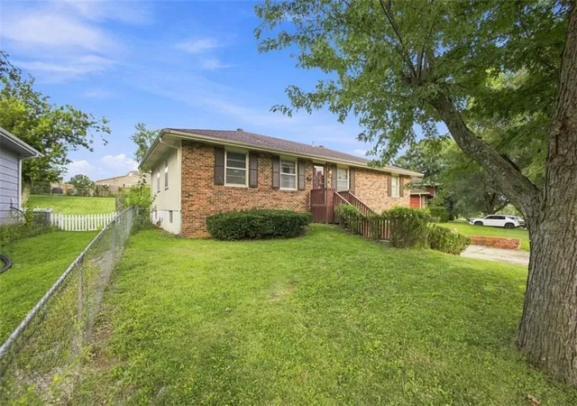 Photo 4 of Single family home for sale at 207 Augustus St, Excelsior Springs, MO 64024 | MLS# 2634709 | Listing updated on 2026-08-25