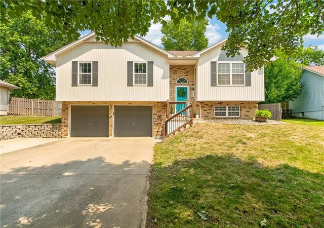 1st image of 511 Quail Creek Dr, Odessa, MO 64076 | MLS# 2634712