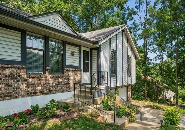3rd image of 6708 N Broadway St, Kansas City, MO 64118 | MLS# 2634714