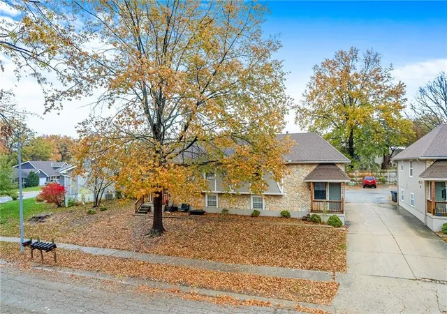 Listing Photo 4 - Condo for sale in building located at 2825 & 2829 Tepee Ave, Independence, MO 64057