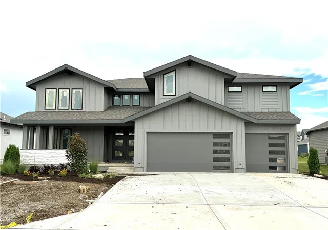 Single family home for sale at 17404 Parkhill St, Overland Park, KS 66221 | MLS# 2634719