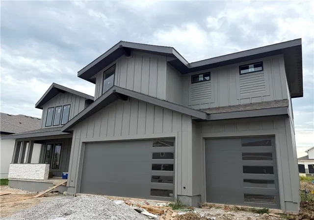2nd image of 17404 Parkhill St, Overland Park, KS 66221 | MLS# 2634719