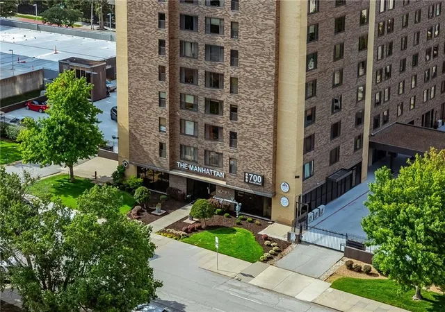 Photo 4 of Condo for sale at 700 E 8th Street #5B, Kansas City, MO 64106 | MLS# 2634723 | Listing updated on 2026-08-17