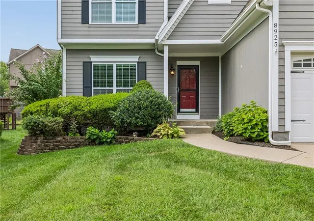 2nd image of 8925 W 132Nd Ter, Overland Park, KS 66213 | MLS# 2634728