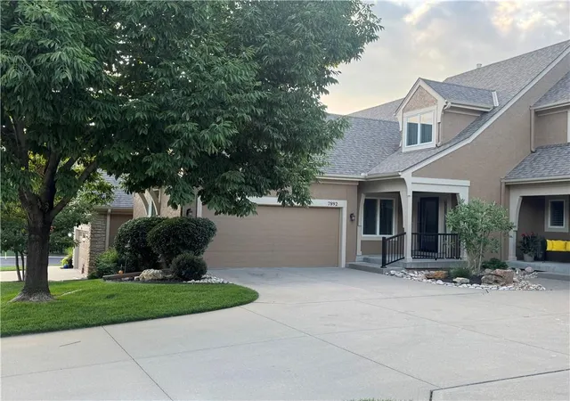 2nd image of 7892 W 157th Ter, Overland Park, KS 66223 | MLS# 2634729