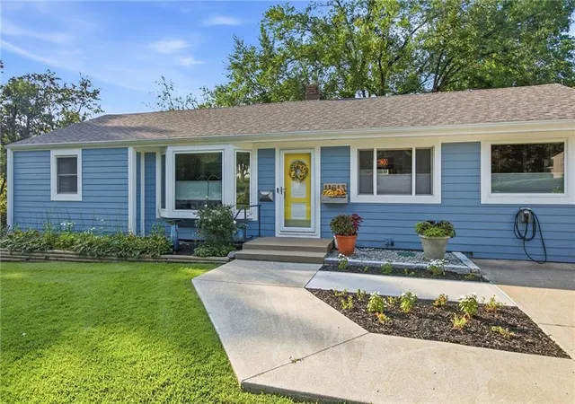 1st image of 11615 E 38 St S, Independence, MO 64052 | MLS# 2634732