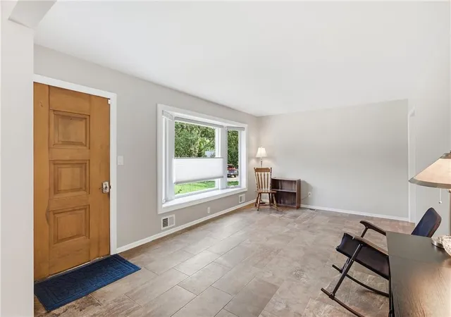 5th image of 11615 E 38 St S, Independence, MO 64052 | MLS# 2634732