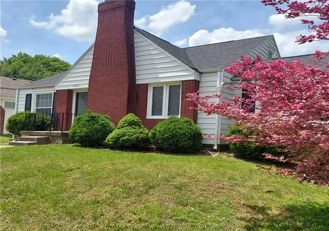 Photo 1 of Single family home for sale at 520 N Pleasant St, Independence, MO 64050 | MLS# 2634738 | Listing updated on 2026-09-04