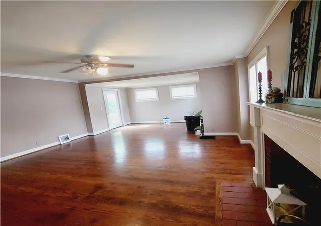 Photo 3 of Single family home for sale at 520 N Pleasant St, Independence, MO 64050 | MLS# 2634738 | Listing updated on 2026-09-04