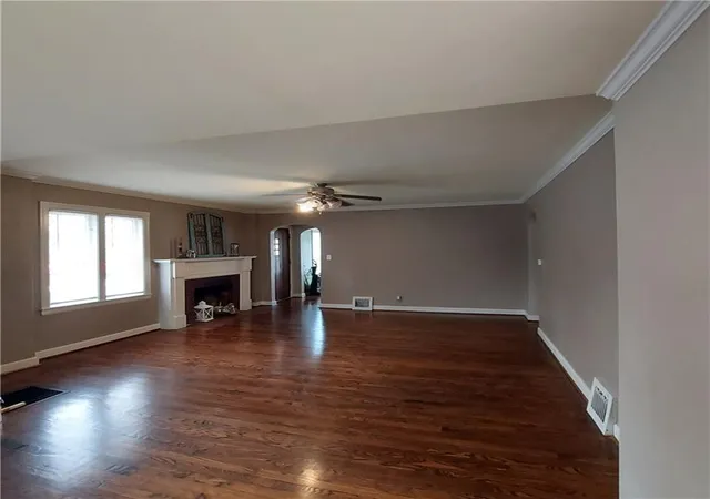 Photo 3 of Single family home for sale at 520 N Pleasant St, Independence, MO 64050 | MLS# 2634738 | Listing updated on 2026-10-06