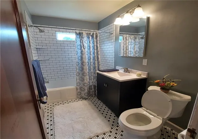 Photo 3 of Single family home for sale at 520 N Pleasant St, Independence, MO 64050 | MLS# 2634738 | Listing updated on 2026-10-06