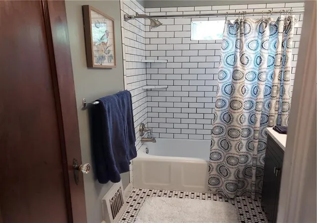 Photo 4 of Single family home for sale at 520 N Pleasant St, Independence, MO 64050 | MLS# 2634738 | Listing updated on 2026-10-06