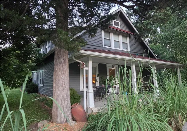 2nd image of 721 N Broadway St, La Cygne, KS 66040 | MLS# 2634739