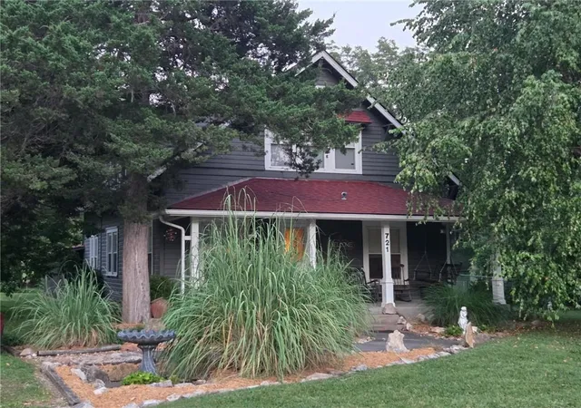 image of 721 N Broadway St, La Cygne, KS 66040 | MLS# 2634739