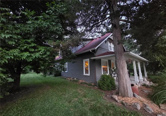 image of 721 N Broadway St, La Cygne, KS 66040 | MLS# 2634739
