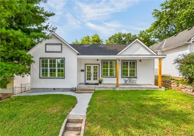 1st image of 1817 Beattie St, Saint Joseph, MO 64501 | MLS# 2634741