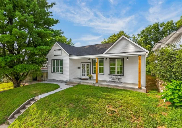 2nd image of 1817 Beattie St, Saint Joseph, MO 64501 | MLS# 2634741