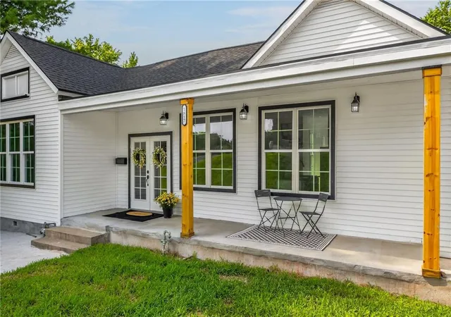 Photo 3 of Single family home for sale at 1817 Beattie St, Saint Joseph, MO 64501 | MLS# 2634741 | Listing updated on 2026-09-01