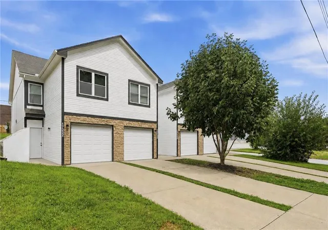 Photo 1 of Sale Pending at 17322 E Susquehanna Dr, Independence, MO 64056 | MLS# 2634744 | Listing updated on 2026-09-04