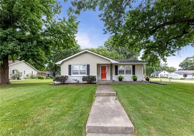 Photo 3 of Sale Pending at 607 S Elm St, Louisburg, KS 66053 | MLS# 2634745 | Listing updated on 2026-08-18