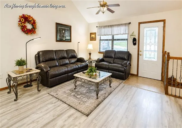 3rd image of 26019 Sharon Ln, Warsaw, MO 65355 | MLS# 2634752