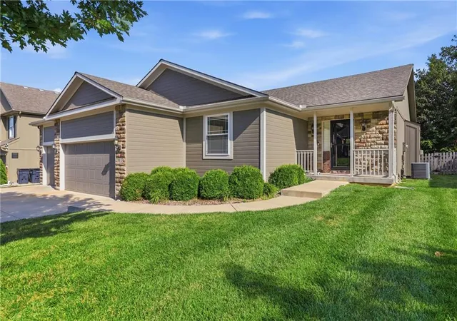 Photo 1 of Single family home for sale at 3817 Sw Briarwood Oaks Dr, Blue Springs, MO 64015 | MLS# 2634781 | Listing updated on 2026-09-02